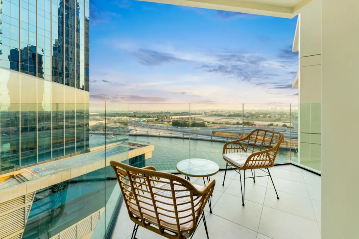 Fam Living - Urban Oasis 2Bedroom, Business Bay Dubai 0*,