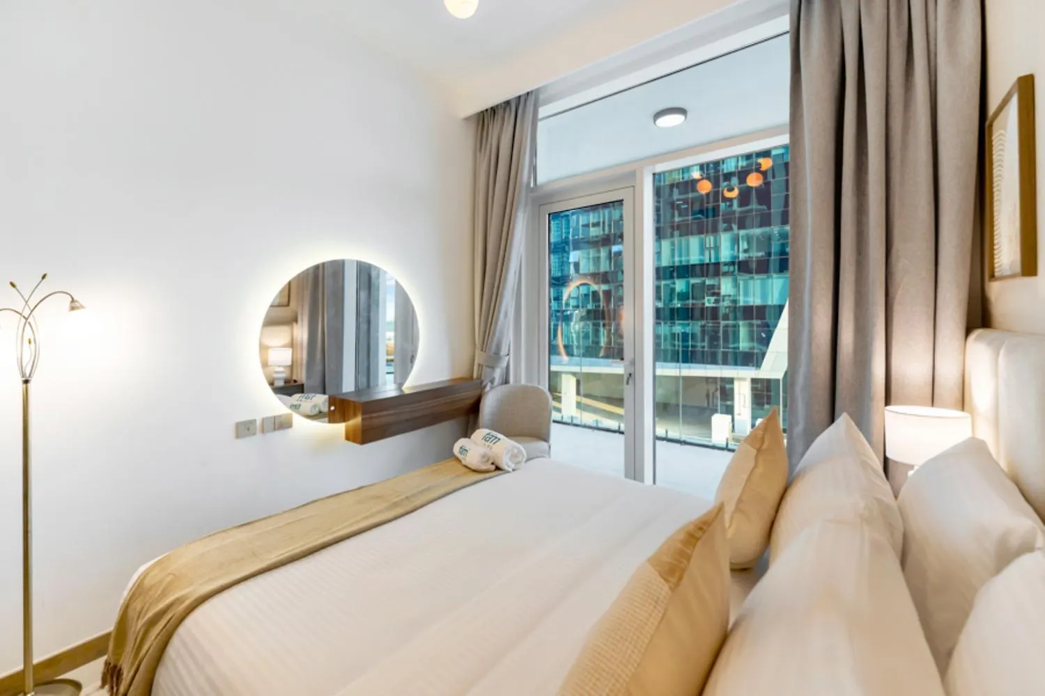 Fam Living - Urban Oasis 2Bedroom, Business Bay Dubaj Apartmán